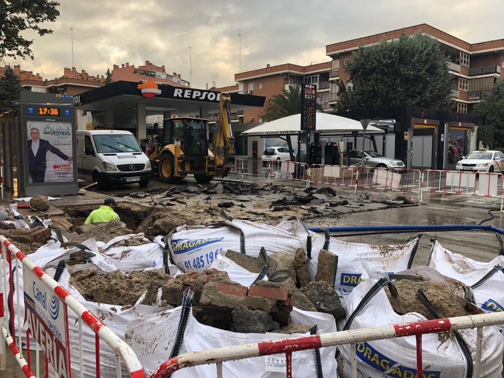 Socavón en la Avería General de Barajas.