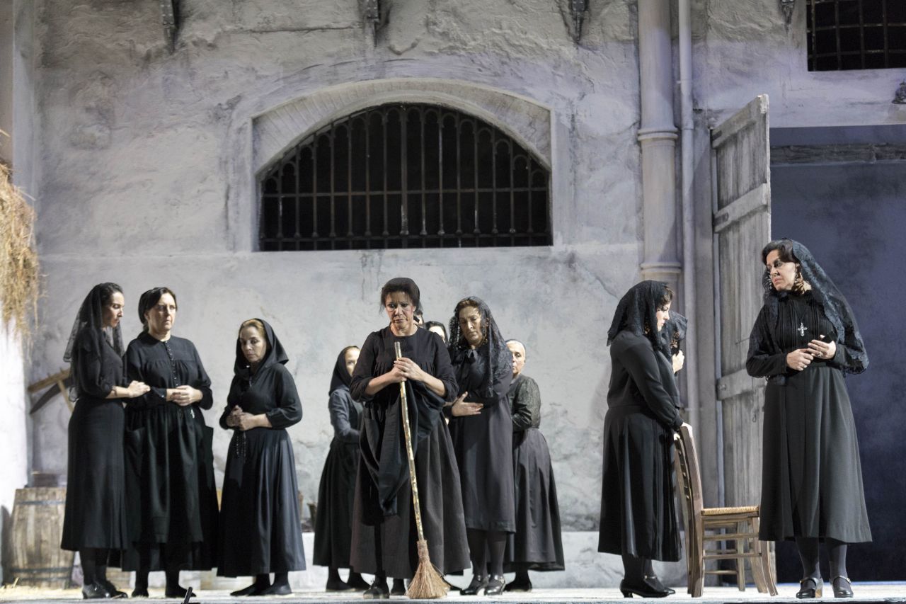 Del 10 al 20 de noviembre en el Teatro de la Zarzuela se representa la versión operística de La Casa de Bernarda Alba. 