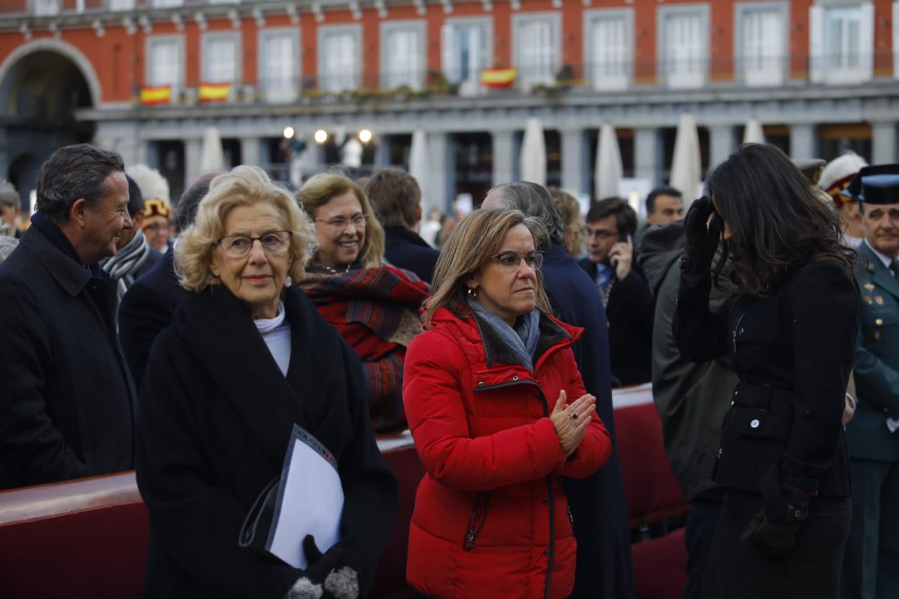 La alcaldesa Manuela Carmena y Purificación Causapié, portavoz del PSOE en el Ayuntamiento de Madrid.