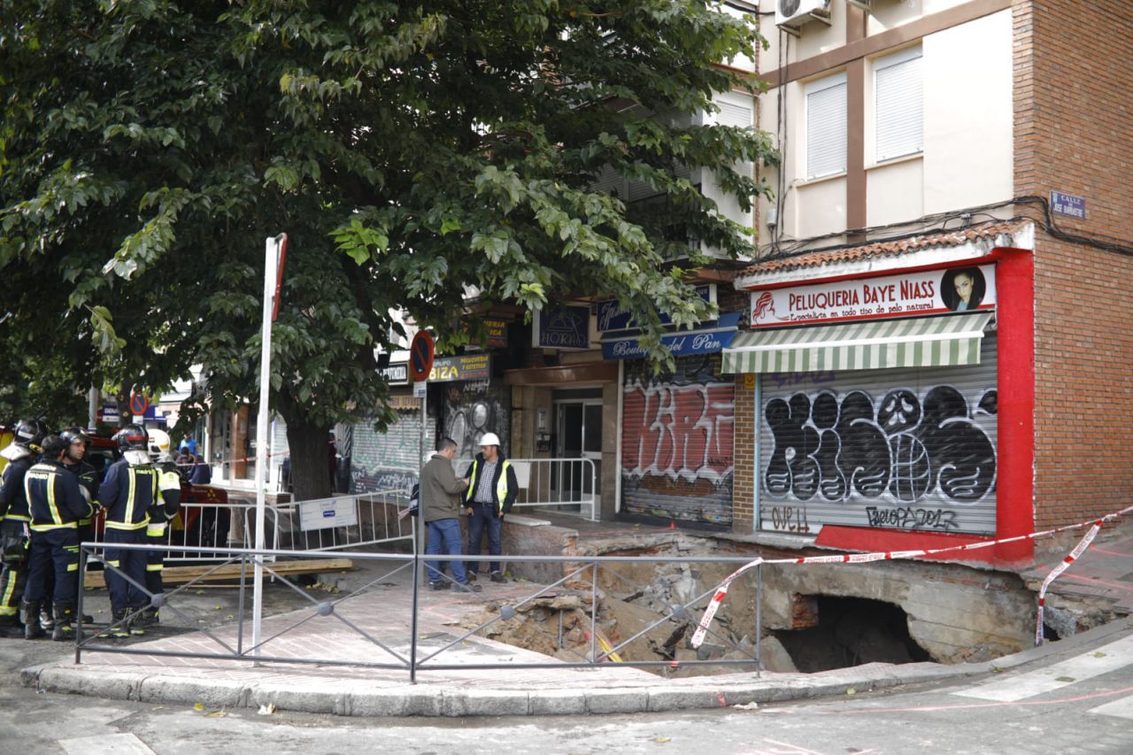 Socavón registrado el 2 de noviembre en la avenida Marqués de Corbera.