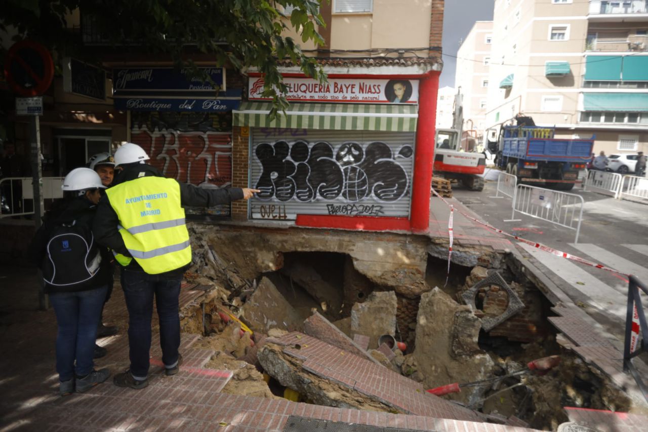 Socavón registrado el 2 de noviembre en la avenida Marqués de Corbera.