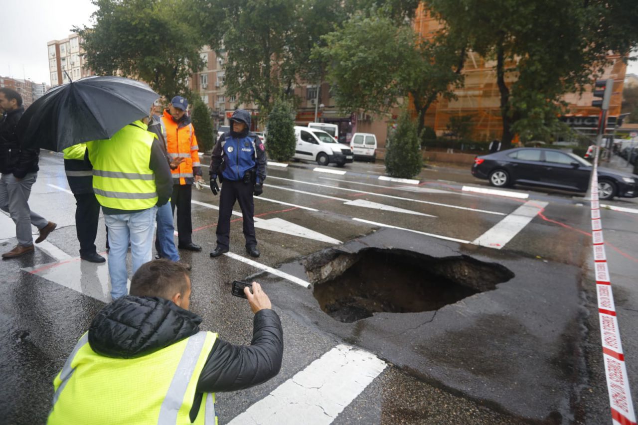 Segundo socavón en Marqués de Corbera (5 de noviembre).
