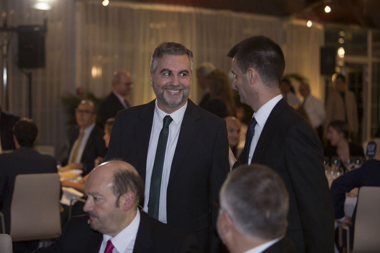 Carlos Alsina y José Pablo López compartieron mesa con Constantino Mediavilla.