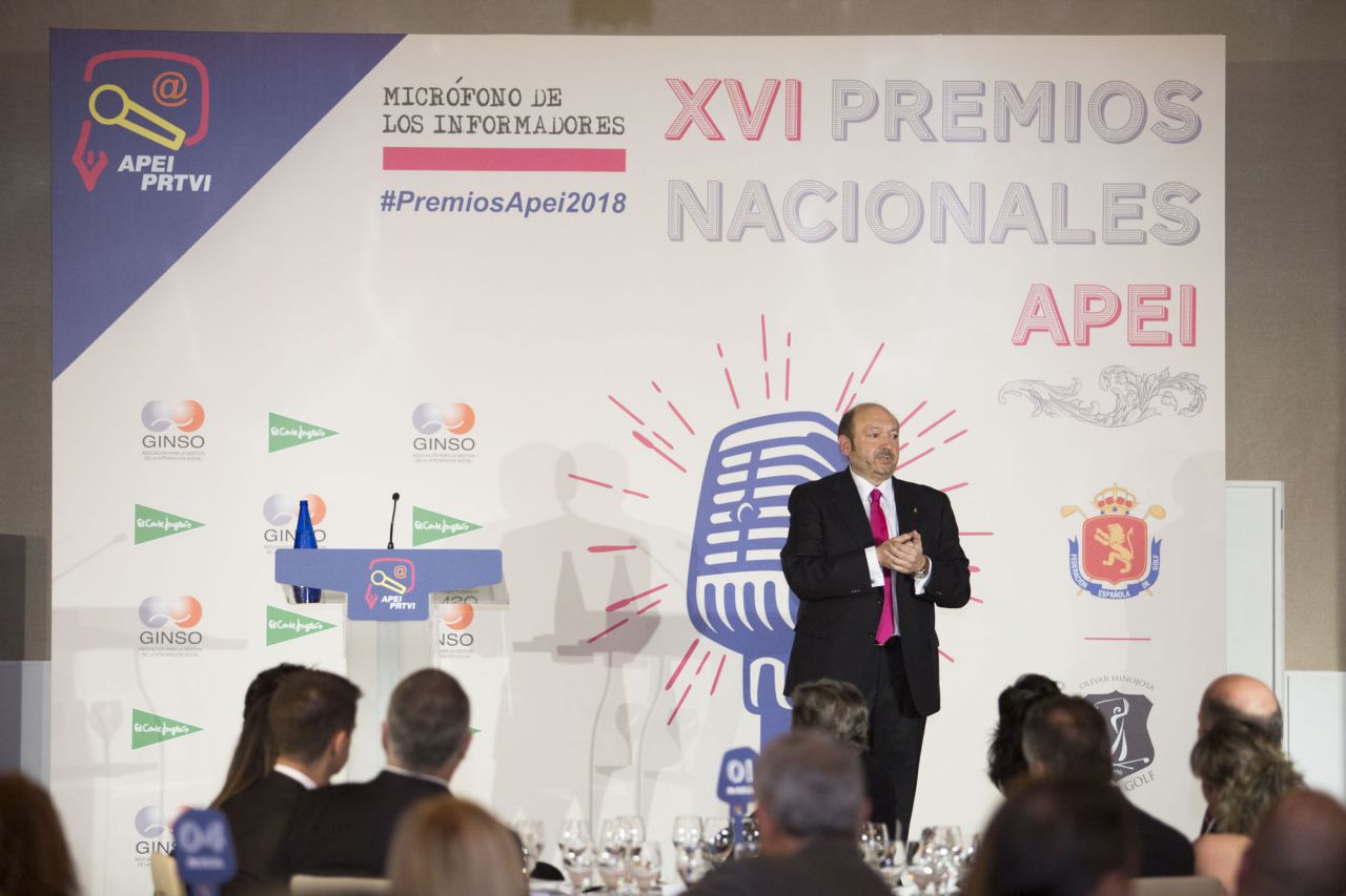 Más de un centenar de periodistas de prensa, radio y televisión asistieron a la gala.