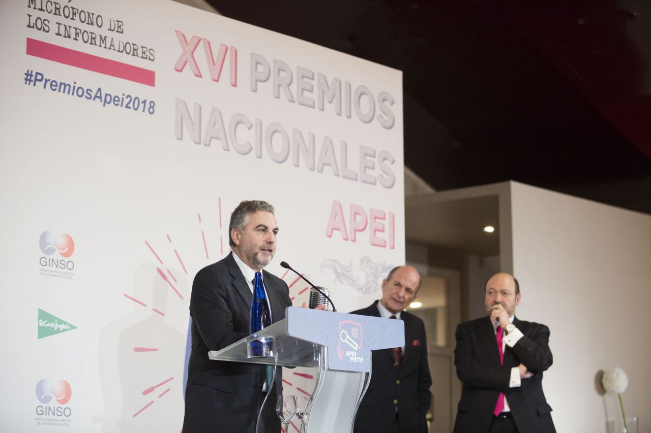 Carlos Alsina, Carlos Rodríguez Braun y Constantino Mediavilla.
