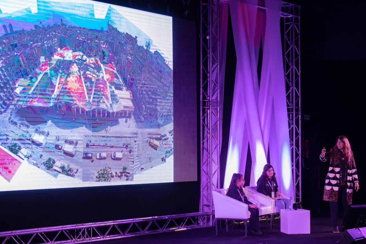 Ponencia 'construir identidad' de la arquitecta Benedetta Tagliabue.