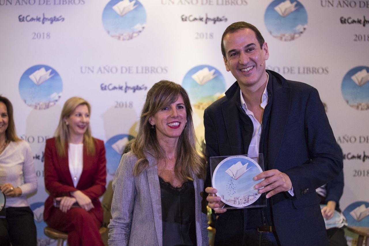 Premio infantil a Roberto Santiago por Los Futbolísimos