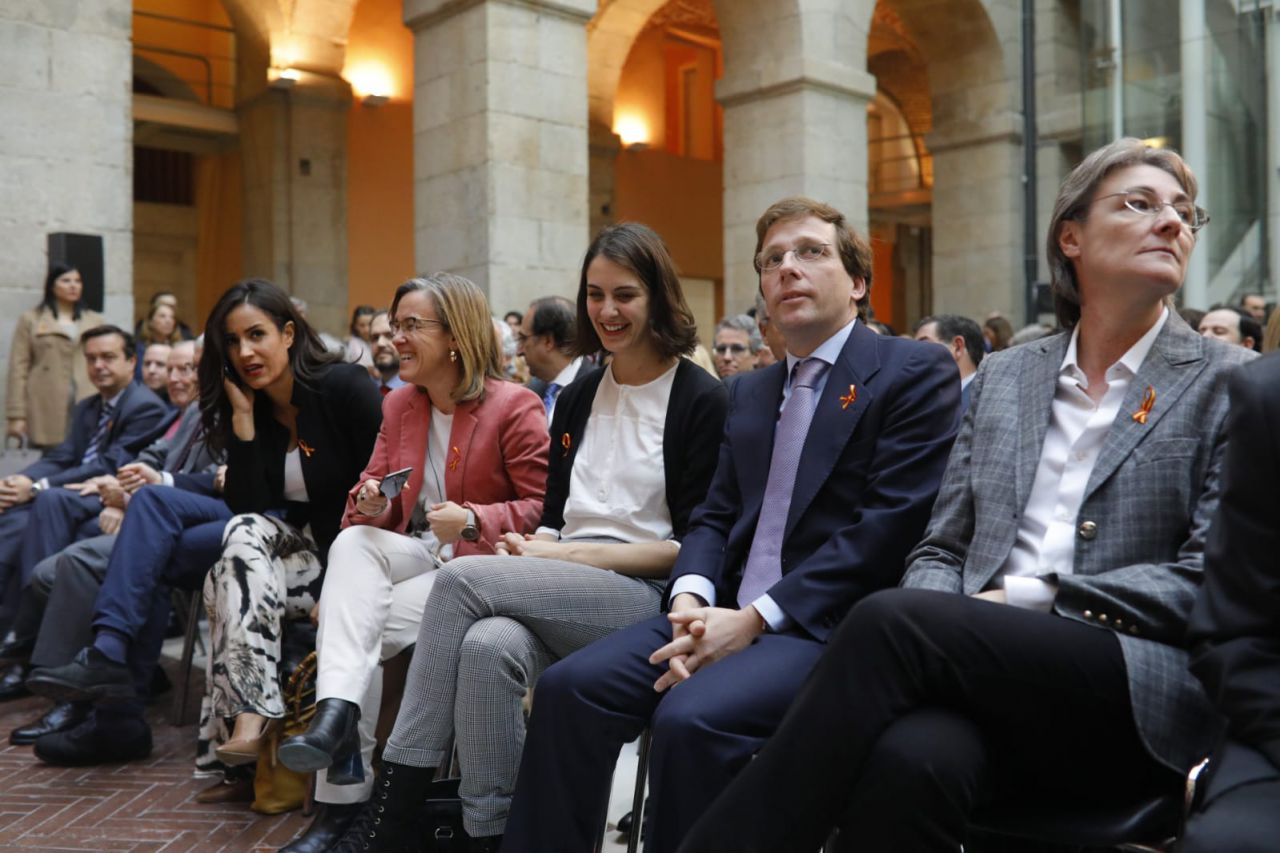 Los portavoces de Cs (Begoña Villacís), PSOE (Puri Causapié), Ahora Madrid (Rita Maestre) y PP (José Luis Martínez-Almeida) en el Ayuntamiento de Madrid junto a la primera teniente de Alcalde, Marta Higueras