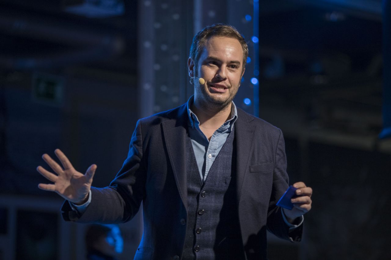 El mago Jorge Blass, en un momento del evento.