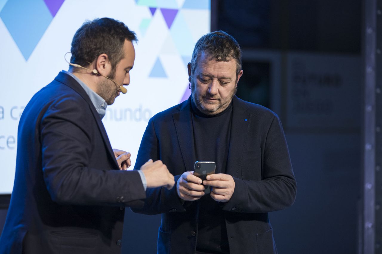 El mago Jorge Blass, en un momento del evento.