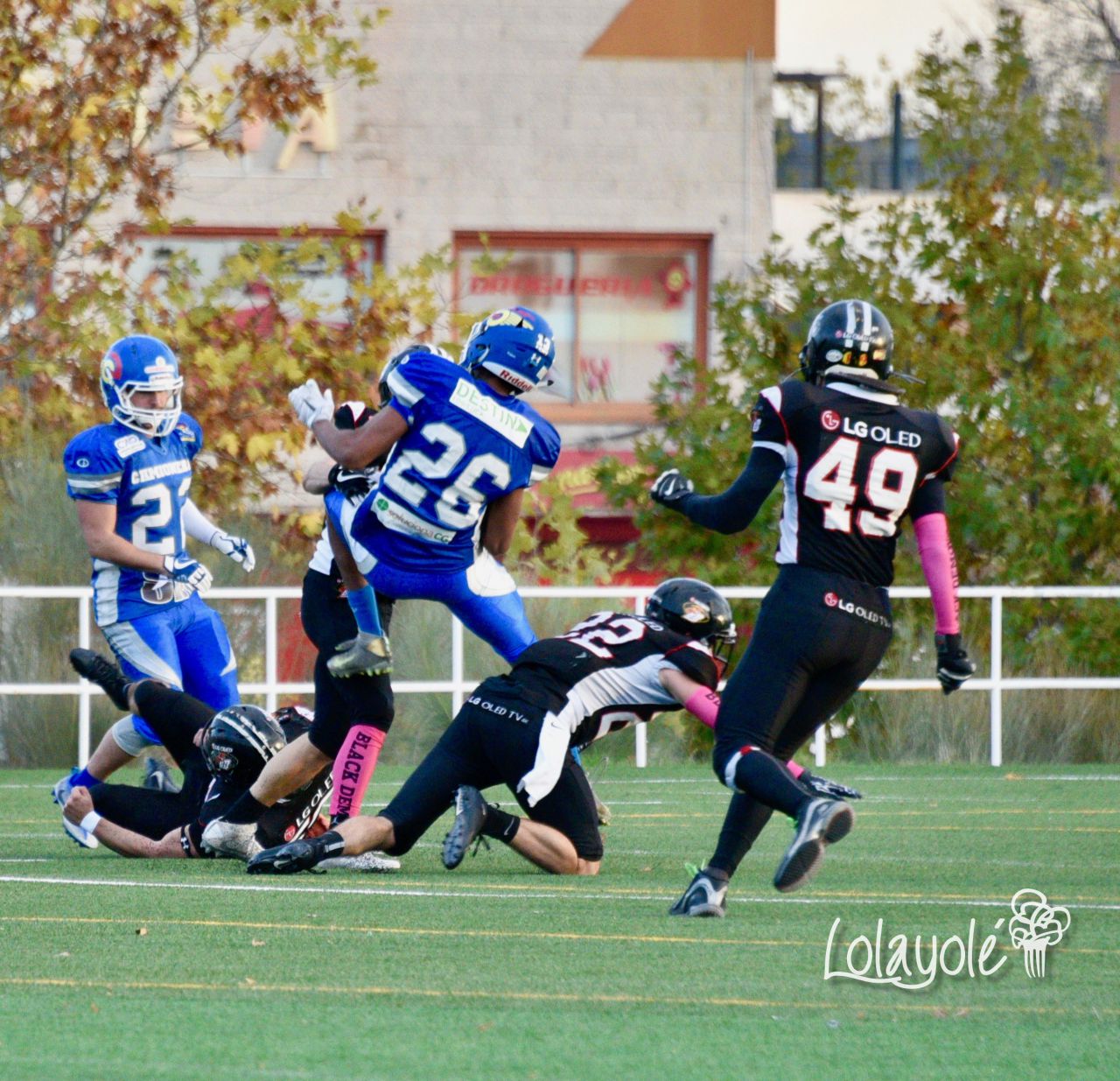 LG OLED Black Demons Las Rozas (blanco y negro) vs Camioneros Coslada (azul).