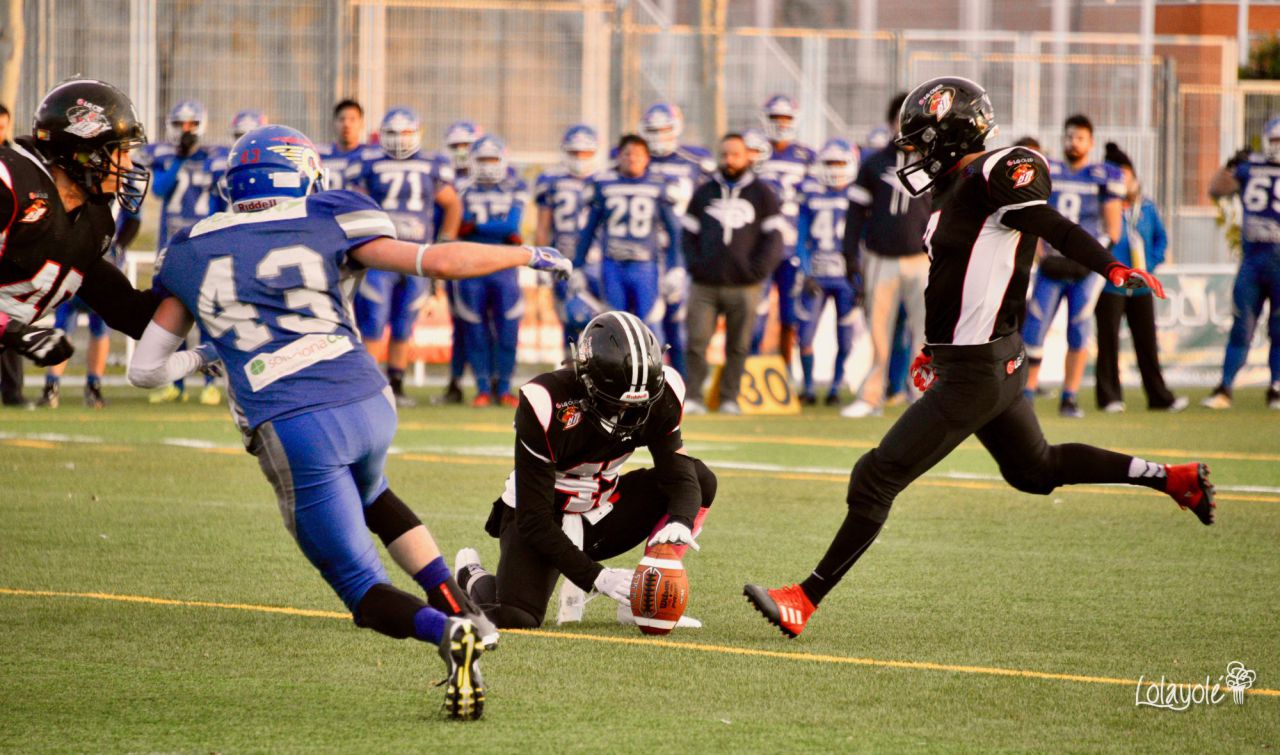 LG OLED Black Demons Las Rozas (blanco y negro) vs Camioneros Coslada (azul).