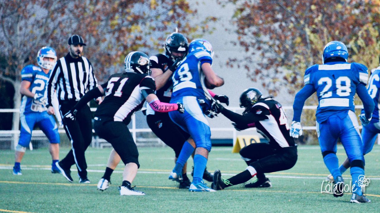 LG OLED Black Demons Las Rozas (blanco y negro) vs Camioneros Coslada (azul).