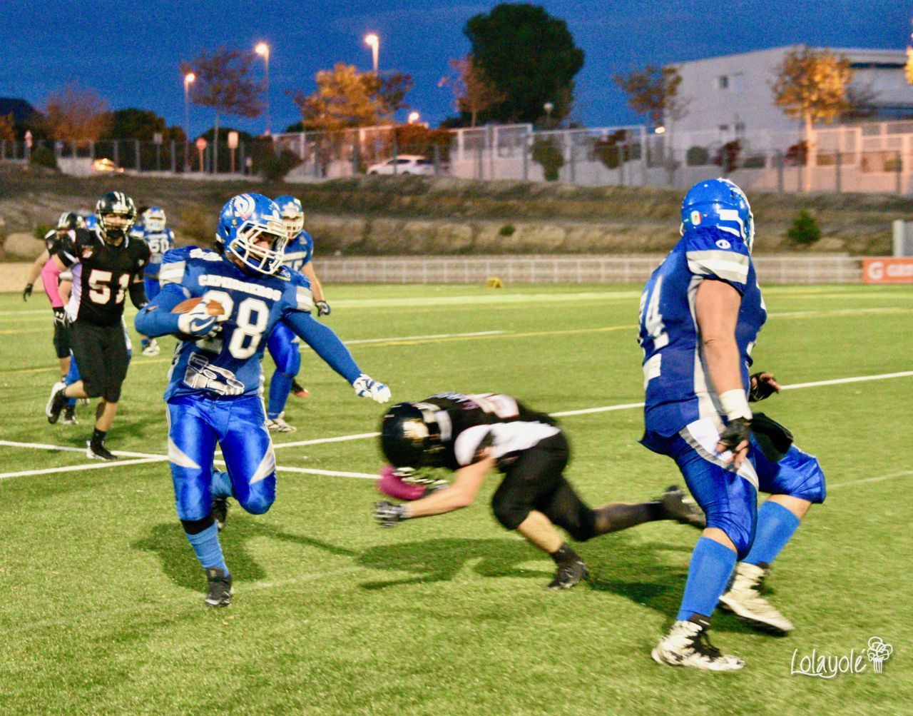 LG OLED Black Demons Las Rozas (blanco y negro) vs Camioneros Coslada (azul).