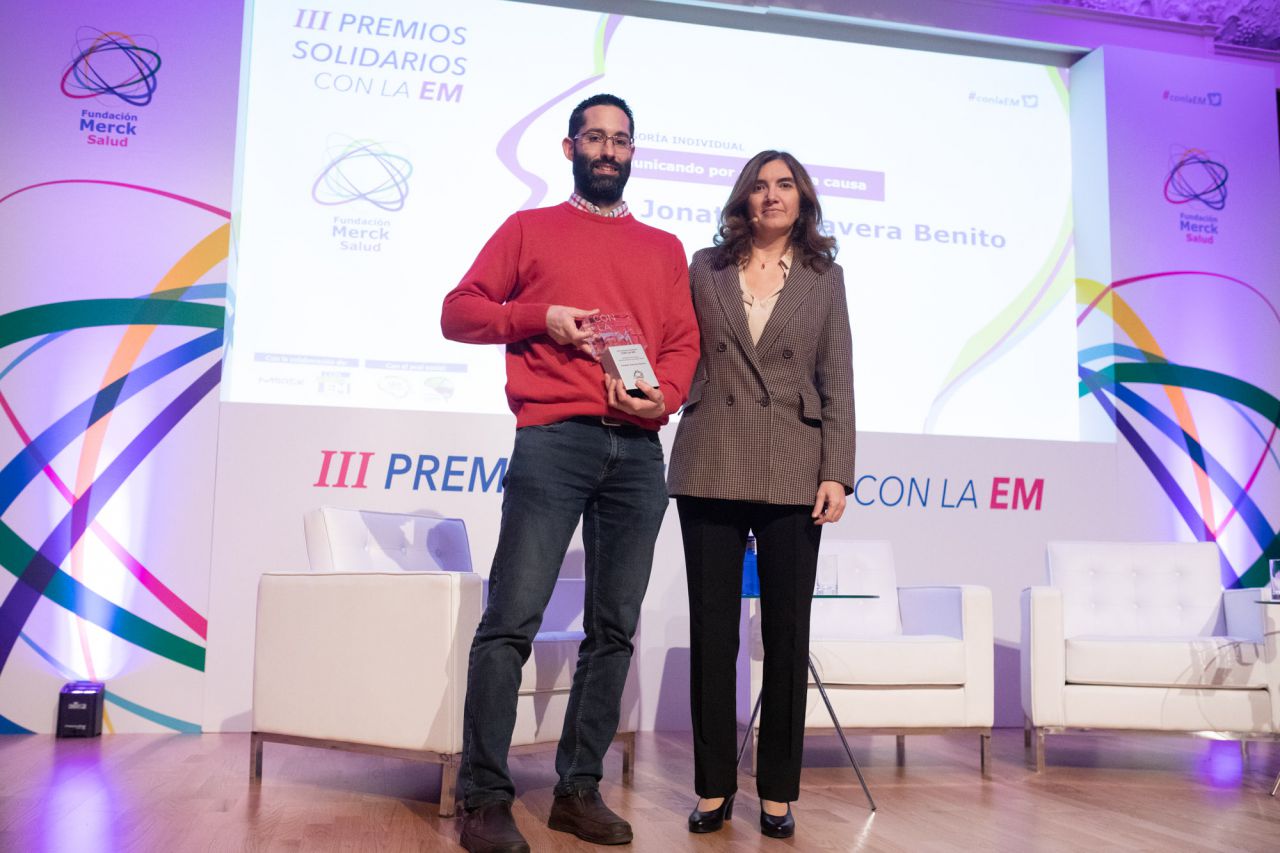 Premio en la categoría Comunicando por una buena causa al proyecto Ponte en su lugar. 

Entrega Celia Oreja, jefa de Neurología del Hospital Clínico San Carlos de Madrid y recoge Jonatan Talavero Benito, creador de la campaña Ponte en su lugar. 

