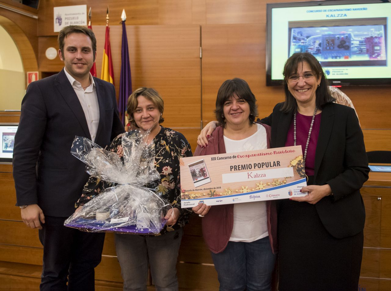 Segundo Premio para la zapatería KalzzaPremio Votación Popular, para Kalzza.