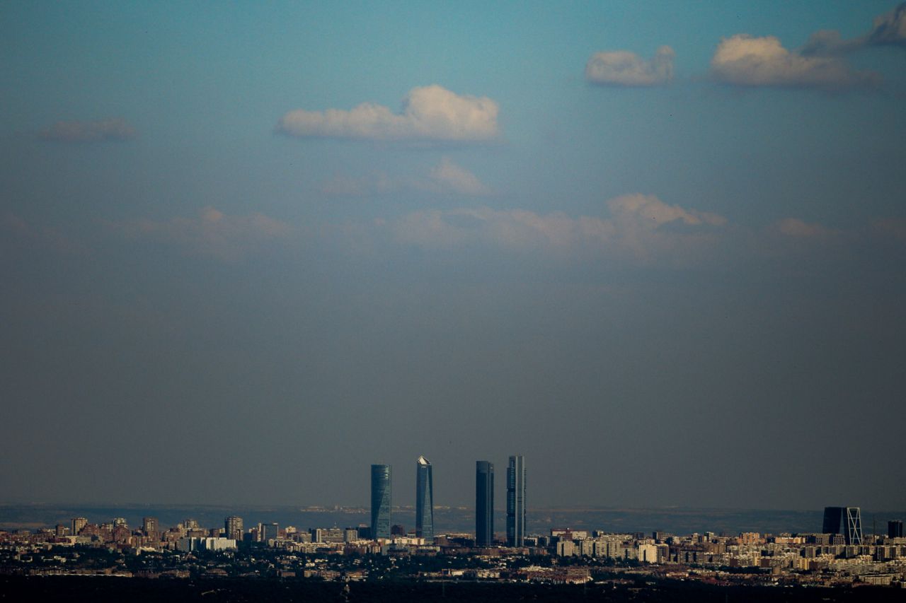 La entrada en vigor del nuevo protocolo anticontaminación para la ciudad de Madrid, con medidas más restrictivas, ha sido, sin duda, la gran noticia medioambiental de 2018, un año en el que también se ha planteado el problema del colapso de los vertederos de la región y en el que el Manzanares se convirtió en campo de batalla entre los ecologistas y los remeros... SEGUIR LEYENDO
