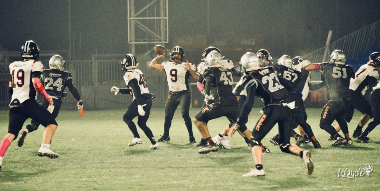 LG OLED Black Demons Las Rozas (negro y blanco) vs Badalona Dracs (negro y dorado). 