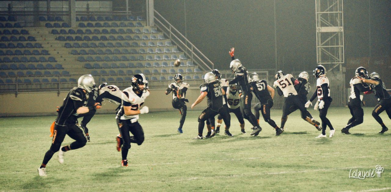 LG OLED Black Demons Las Rozas (negro y blanco) vs Badalona Dracs (negro y dorado). 