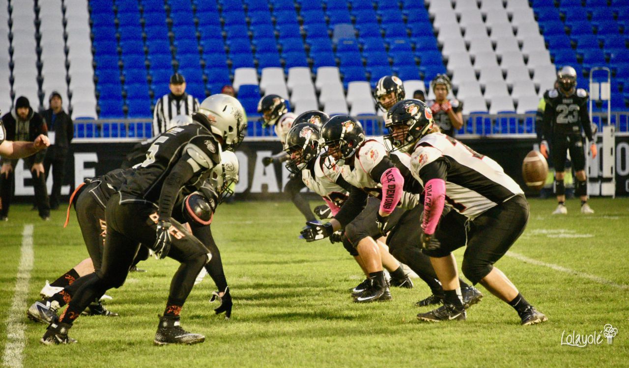 LG OLED Black Demons Las Rozas (negro y blanco) vs Badalona Dracs (negro y dorado). 