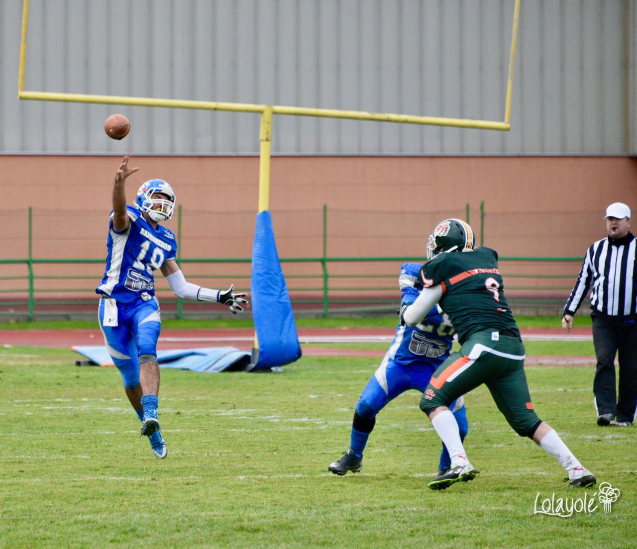 Camioneros Coslada (azul) vs Club Jabatos de Tres Cantos. 