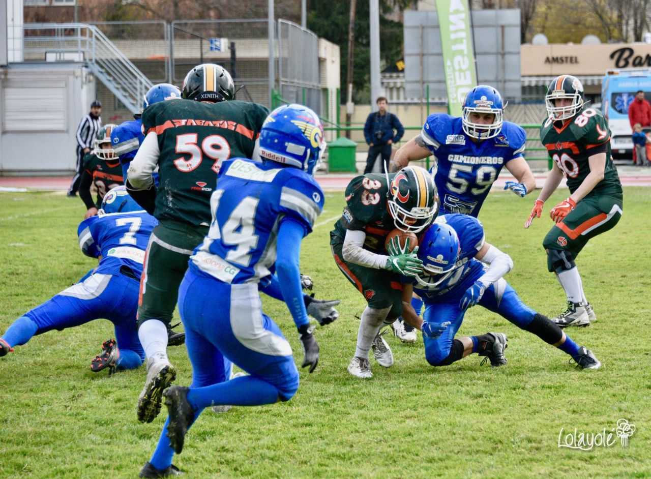 Camioneros Coslada (azul) vs Club Jabatos de Tres Cantos. 