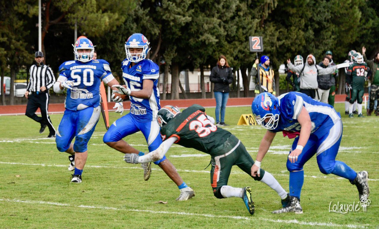 Camioneros Coslada (azul) vs Club Jabatos de Tres Cantos. 