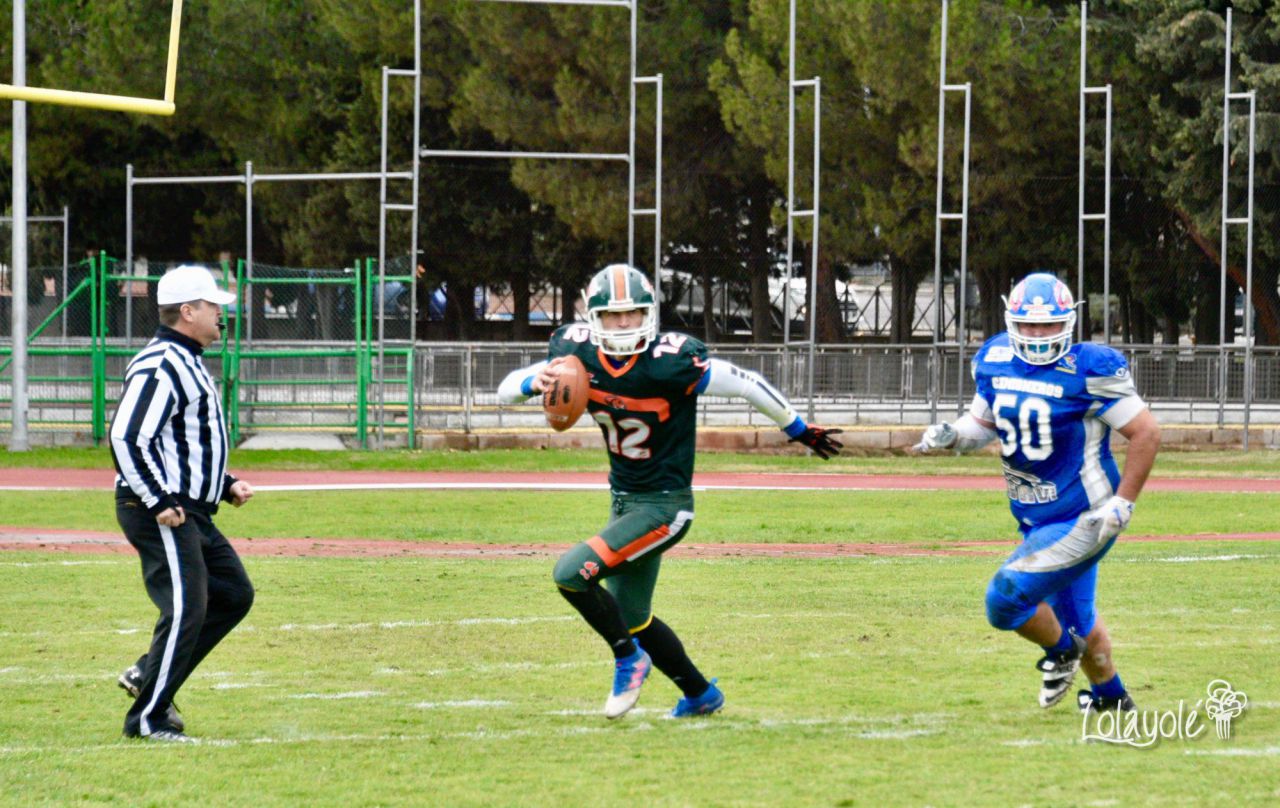 Camioneros Coslada (azul) vs Club Jabatos de Tres Cantos. 