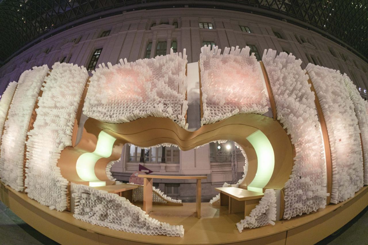 Las carrozas que transportarán a los Reyes Magos en la Cabalgata de Reyes 2019.