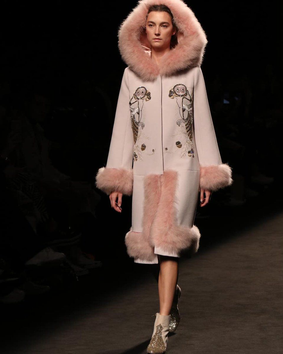 Desfile de Teresa Helbig.