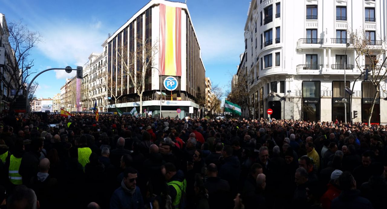 La protesta del taxi se ha trasladado, tras el desalojo de Castellana, a la calle Génova
