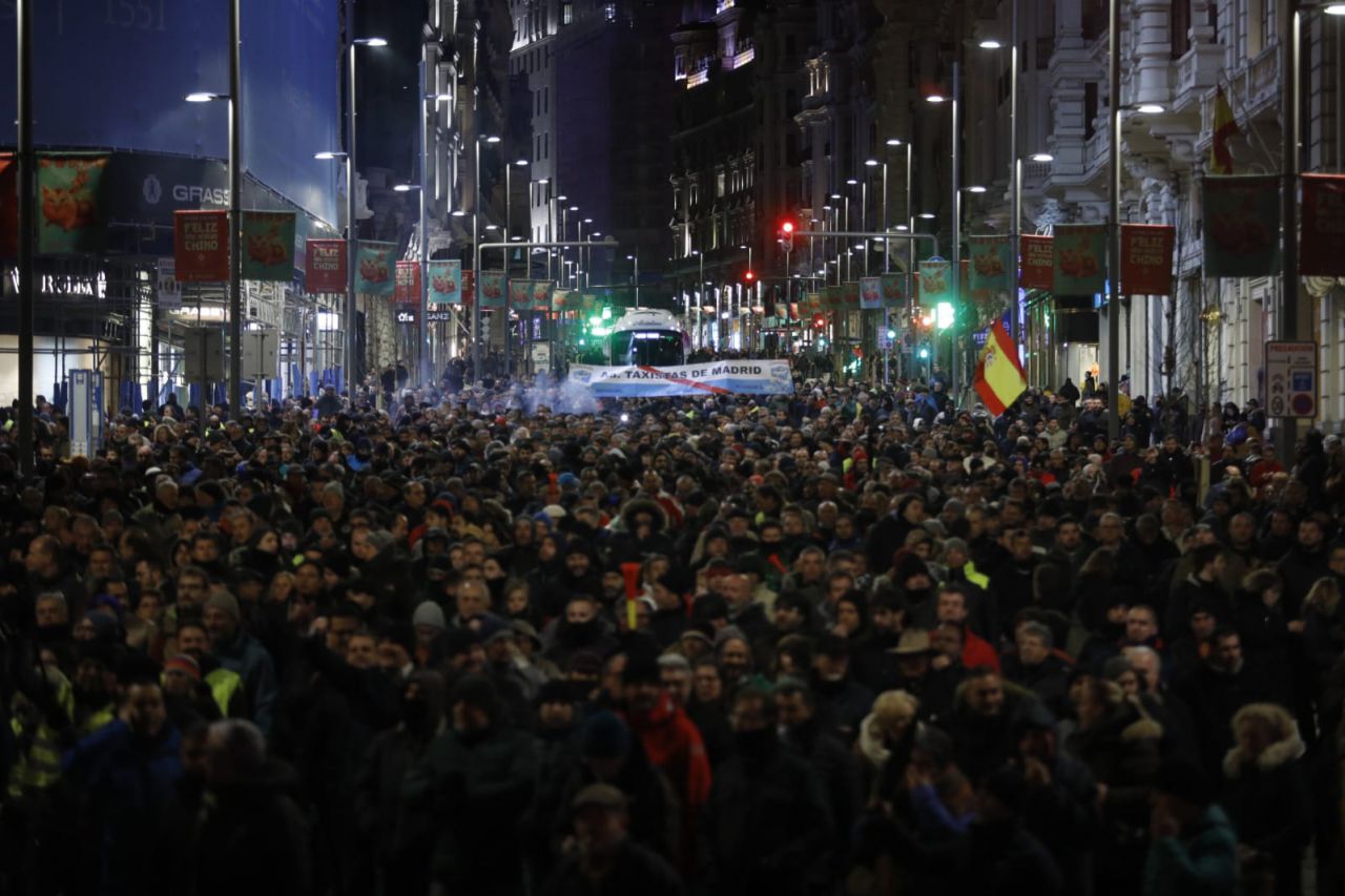Los taxistas alcanzan el 12º día de huelga con nuevas protestas en Sol y Gran Vía. 