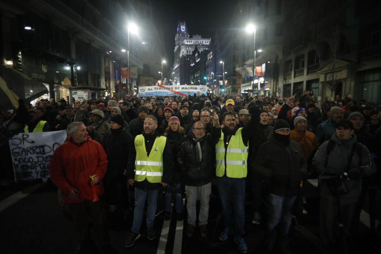 Los taxistas alcanzan el 12º día de huelga con nuevas protestas en Sol y Gran Vía. 