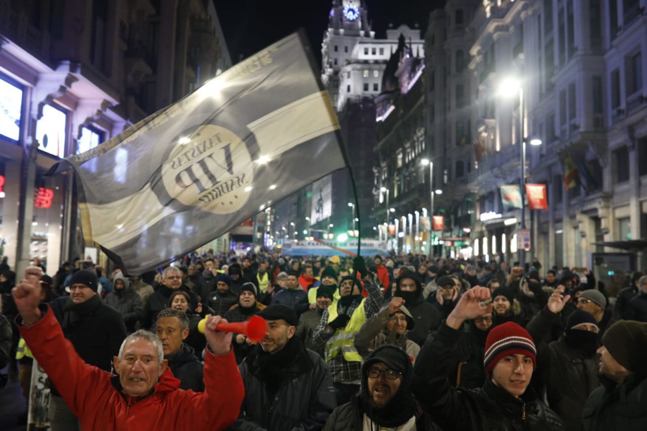 Los taxistas alcanzan el 12º día de huelga con nuevas protestas en Sol y Gran Vía. 