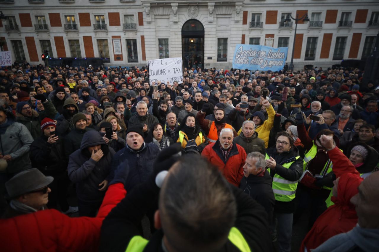 Los taxistas alcanzan el 12º día de huelga con nuevas protestas en Sol y Gran Vía. 