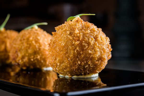 Croquetas de txangurro con curry rojo
