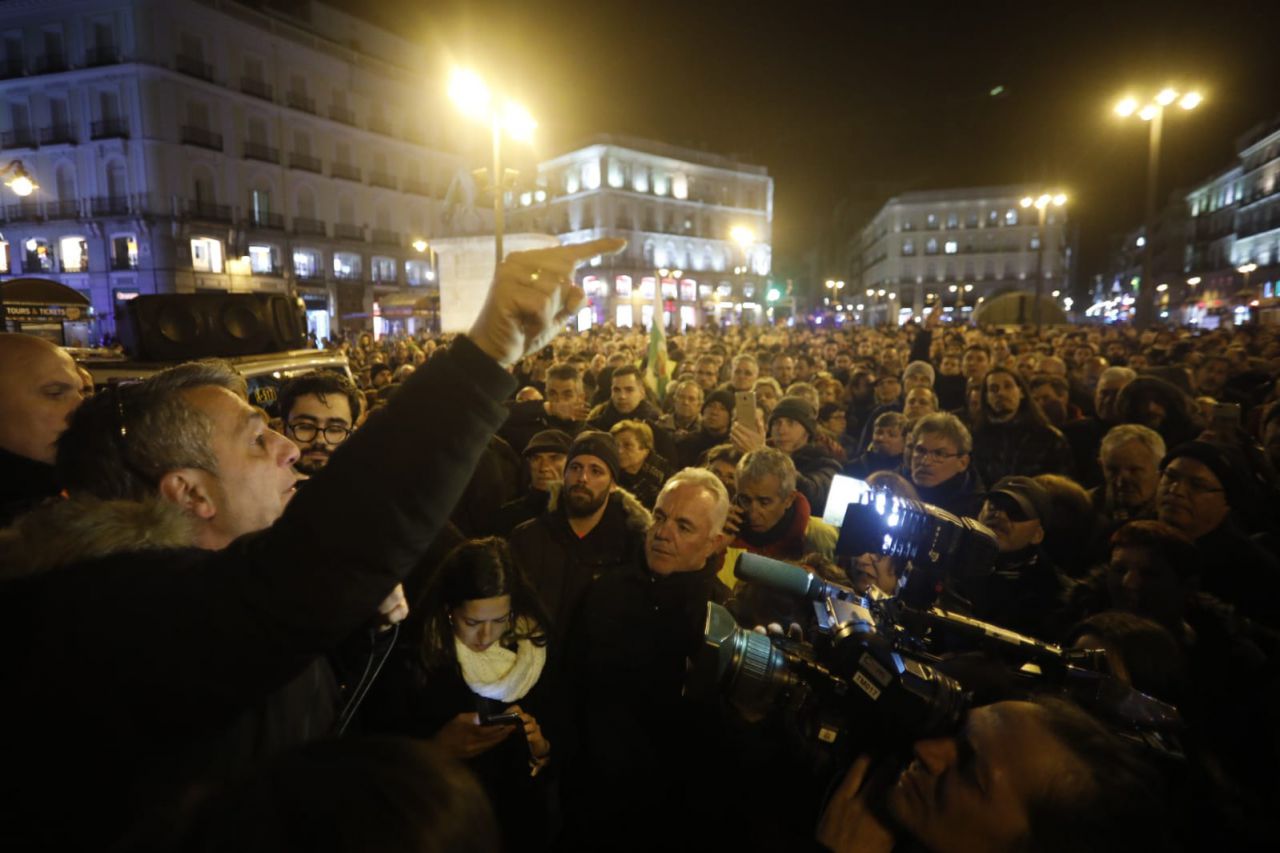 Concentración de taxistas en la Puerta del Sol en el 15º día de huelga.