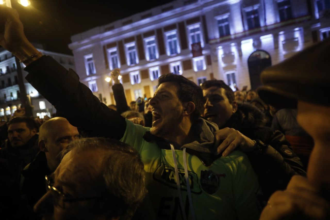 Concentración de taxistas en la Puerta del Sol en el 15º día de huelga.