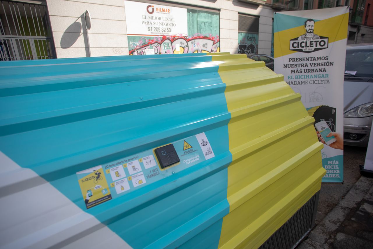 Se trata de un aparcamiento seguro y fácil de utilizar, basado en una aplicación móvil y un sistema electrónico de control de acceso para su apertura. 