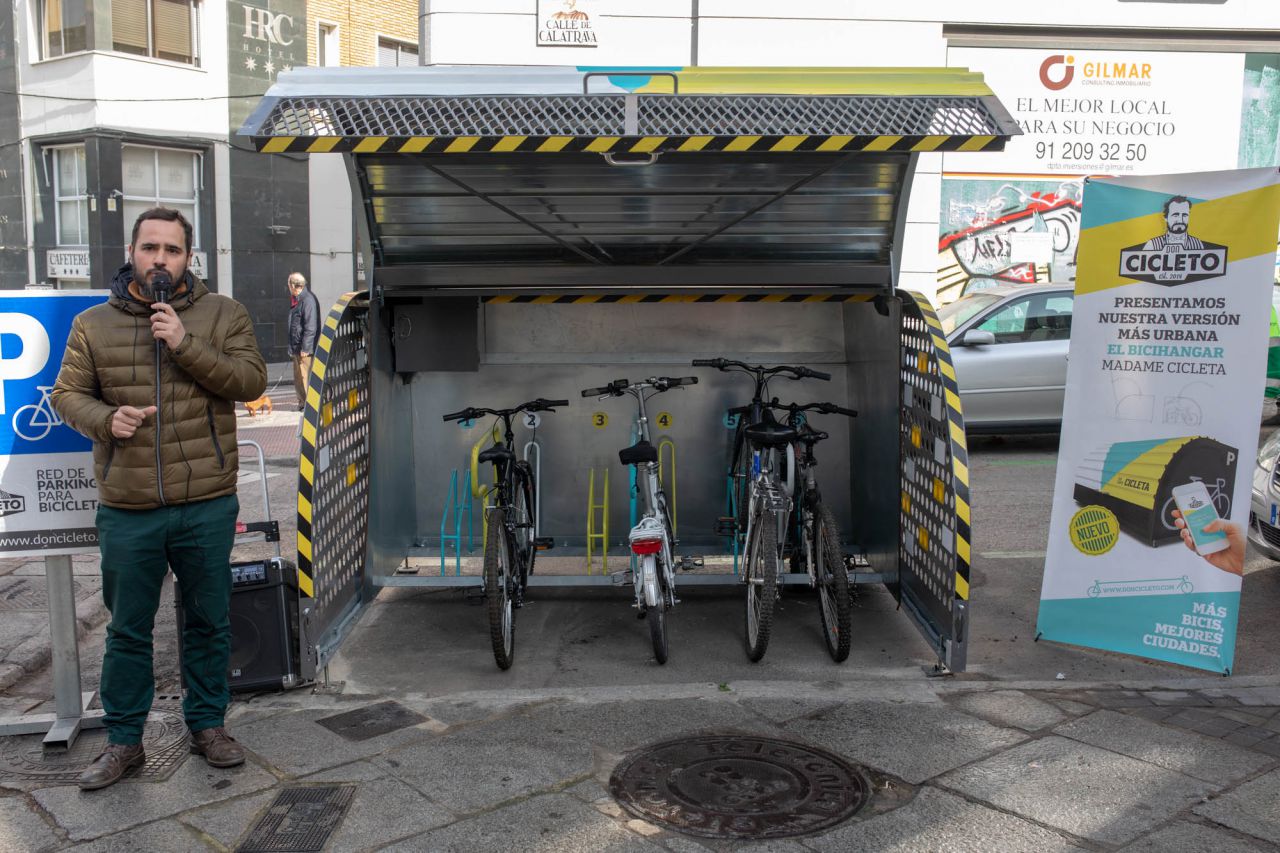 El sistema permite el pago por uso, lo que facilita la operación mediante una app desde el móvil.