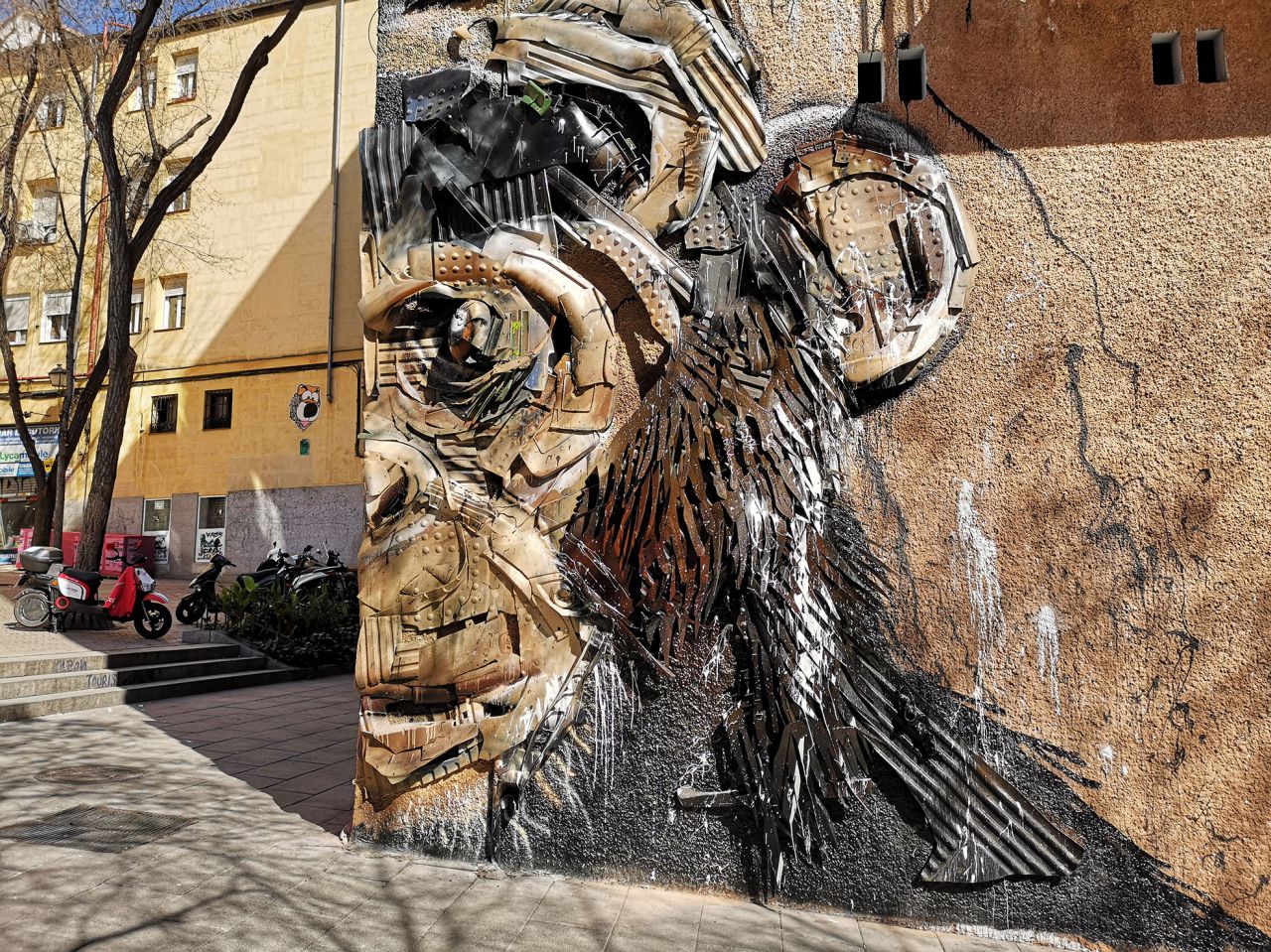 Pinturas de Okuda en la calle Embajadores.