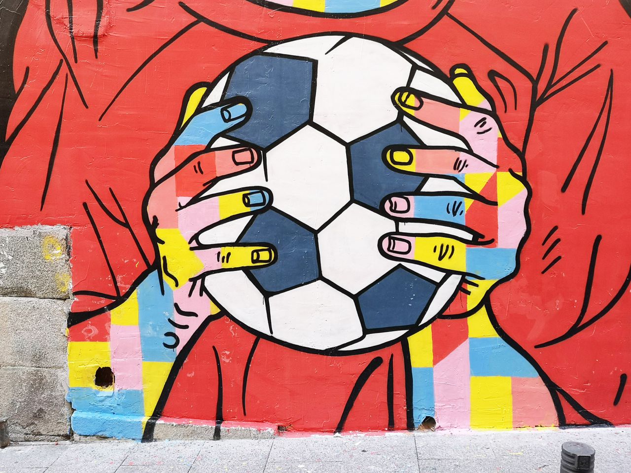 Pinturas de Okuda en la calle Embajadores.