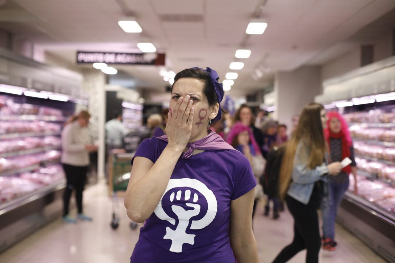 La huelga también es de consumo. Los piquetes han entrado en varios supermercados para entorpecer las compras. 