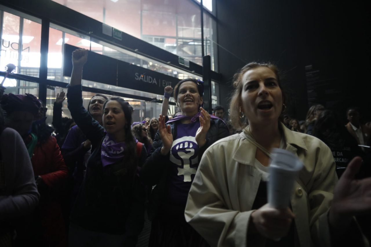 A media mañana los piquetes han llegado a la estación de Renfe de Atocha y las calles aledañas. 