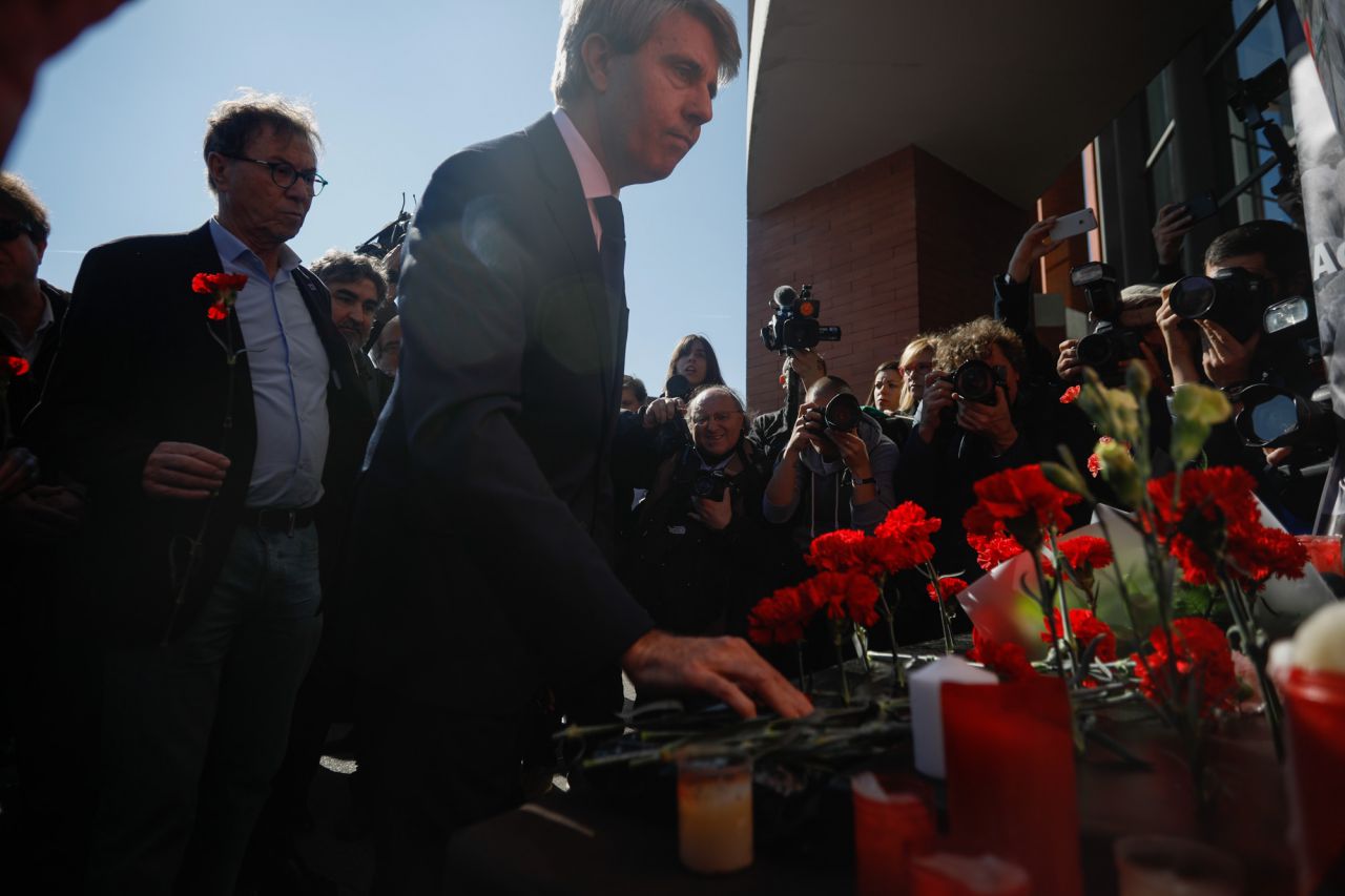 Ángel Garrido, presidente de la Comunidad de Madrid, ha asistido a la ofrenda floral en la estación de Atocha por las víctimas de los atentados del 11M.