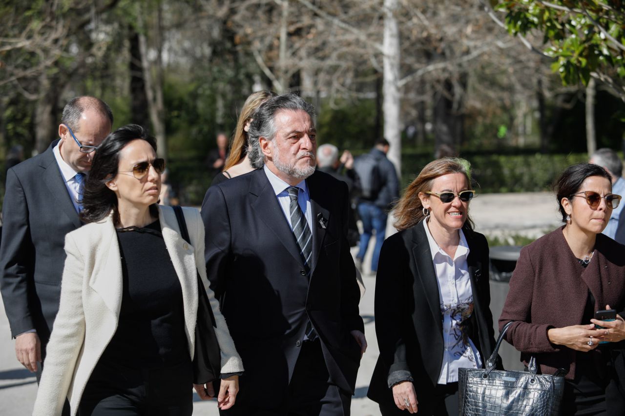 Pepu Hernández, ccandidato del PSOE a la alcaldía de Madrid, Purificación Causapié, Portavoz Grupo Socialista Ayuntamiento Madrid también han asistido al acto convocado por la Asociación de Víctimas del Terrorismo, en el Bosque del Recuerdo.