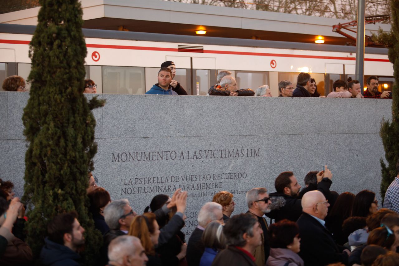 Acto en homenaje a las víctimas de los atentados del 11M en la estación de El Pozo en Vallecas.