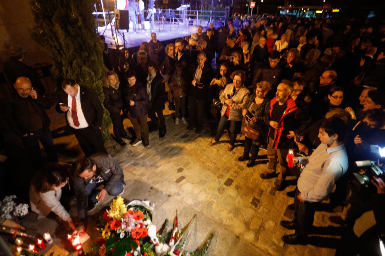 El ministro del interior, Fernando Grande-Marlaska, el presidente de la Comunidad de Madrid, Angel Garrido, el segundo teniente de alcalde de Madrid, Nacho Murgui, y el delegado del gobierno, Rodríguez Uribes, han participado en el acto homenajea a las víctimas de los atentados del 11M en la estación de El Pozo.