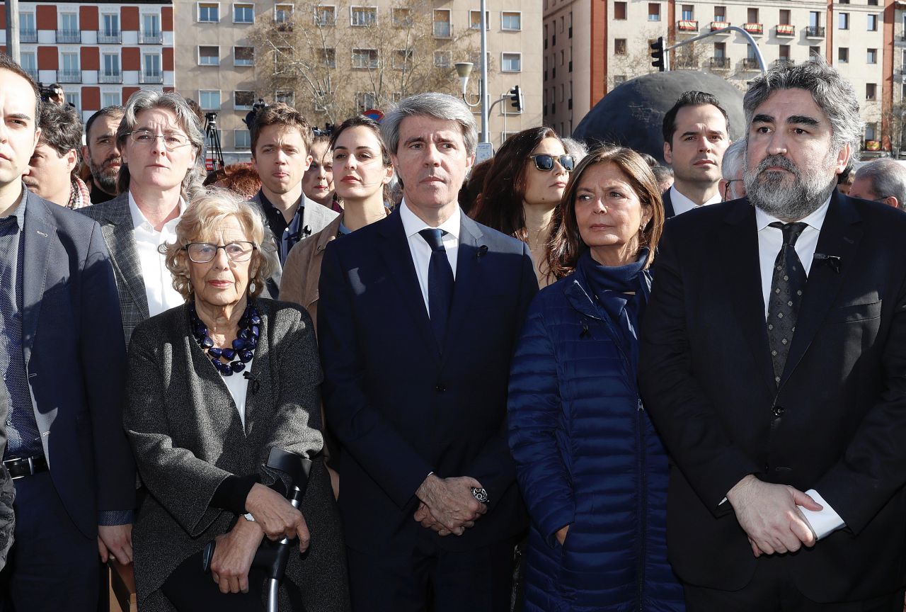 El presidente de la Comunidad de Madrid, Ángel Garrido, junto a la alcaldesa de Madrid, Manuela Carmena, la presidenta de la Asamblea de Madrid, Paloma Adrados; y  el delegado del Gobierno, José Manuel Rodríguez Uribe en el acto In Memoriam por las víctimas del 11-M en Atocha.