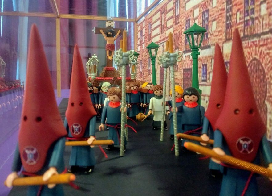 La muestra consta de 1.000 clicks de Playmobil y 12 dioramas.